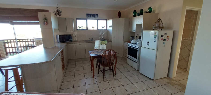 5 Bedroom Property for Sale in Wavecrest Eastern Cape